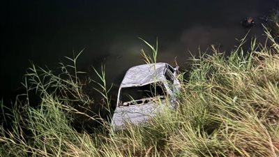 جثة ومفقودة و7 مصابين.. البحث عن صغيرة في مياه ترعة من ضحايا انقلاب سيارة بقنا