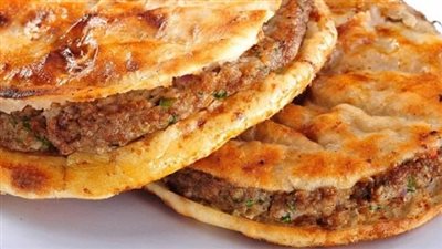 طريقة عمل الحواوشي في البيت.. وصفة بالعيش البلدي وأخرى بالعجين