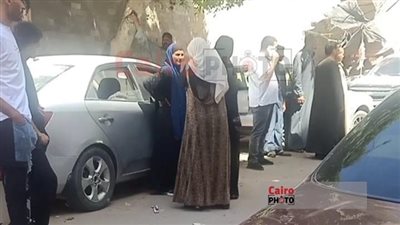 الحزن يسيطر على أسرتي مشجعتي الأهلي لحظة استلام جثتيهما من المستشفى بالإسكندرية| بث مباشر