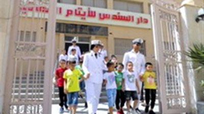 الداخلية تحتفل مع الأطفال الأيتام بعيد الأضحى المبارك وتوزع الهدايا عليهم