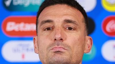 مدرب الأرجنتين: دعونا نستمتع بـ ميسي ودي ماريا قبل اعتزالهما