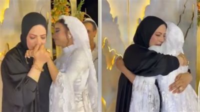 أم تفاجئ ابنتها العروس بحضور حفل زفافها رغم عملها بالخارج