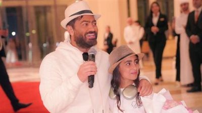 ابنة تامر حسني عن فيديو طيرانه بحفله الأخير: أدعو لي ولإخوتي بأن نصبح مثلك يا بطلي الخارق