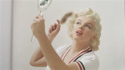 عارية وبوجهها ندبات.. آخر جلسات تصوير مارلين مونرو قبل وفاتها تثير الجدل