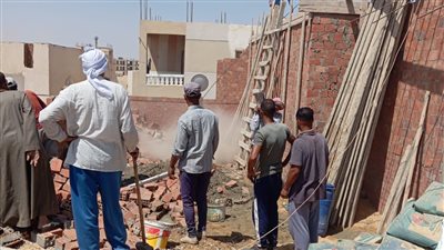وزير الإسكان يصدر 26 قرارا لإزالة التعديات ومخالفات البناء بـ القاهرة الجديدة والساحل الشمالي 