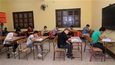 طلاب الثانوية العامة يؤدون امتحان اللغة الأجنبية الثانية الثلاثاء المقبل