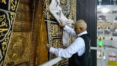 بعد وفاة حامل مفتاح الكعبة الشيخ صالح الشيبي.. من هم سدنة الحرم وما مهنتهم؟