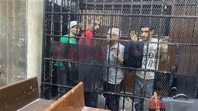 وصول طبيب الإجهاض و3 آخرين إلى محكمة الجيزة لحضور جلسة محاكمته