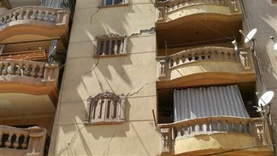 أول تعليق من حي وسط الإسكندرية على عقار محرم بك المائل: بدون ترخيص وصادر له قرار إزالة