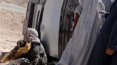 بينهم أب وزوجته وأبناؤهما.. مصرع وإصابة 14 شخصا في حادث مروع على صحراوي سوهاج