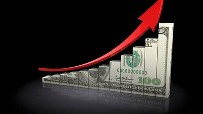 ما سر ارتفاع الدولار أمام الجنيه بعد عودة العمل بالبنوك؟.. خبراء يكشفون