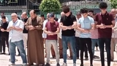 كان رايح يستلم هدية نجاحه.. أهالي المحلة يشيعون جنازة طالب توفي في حادث سير| بث مباشر