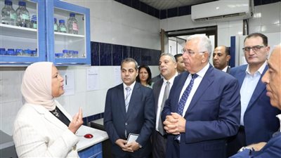 وزير الزراعة يشاهد تجربة إنتاج درينات البطاطس الهوائية