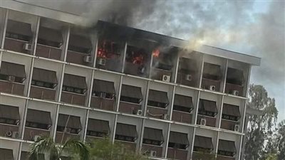 اندلاع حريق في مبنى كلية الطب بجامعة أسيوط | صور