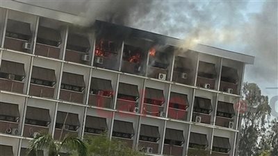 8 محتجزين و7 سيارات إطفاء.. السيطرة على حريق اندلع بمبنى كلية الطب بجامعة أسيوط | فيديو