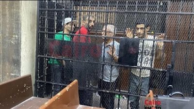 تأجيل محاكمة طبيب نساء وتوليد شهير حول عيادته وكرًا لعمليات الإجهاض بالجيزة | بث مباشر