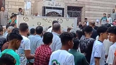 رمى نفسه من الدور الـ 15.. تشييع جنازة موظف وزارة الزراعة المنتحر في الفيوم | بث مباشر