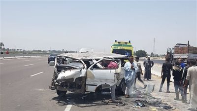 إصابة 18 شخصًا في تصادم ميكروباص وسيارة نقل بصحراوي البحيرة