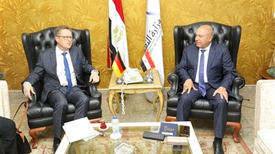 وزير النقل يبحث مع السفير الألماني بالقاهرة تعزيز التعاون المشترك