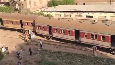 خروج العربة الأخيرة من قطار منوف - بنها عن القضبان بالباجور| بث مباشر