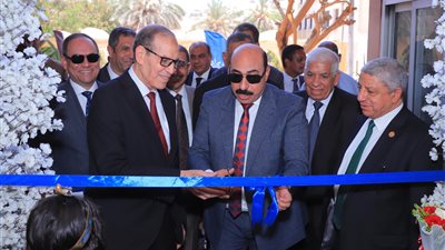 رئيس هيئة النيابة الإدارية يفتتح مبنى مجمع النيابات الإدارية بأسوان