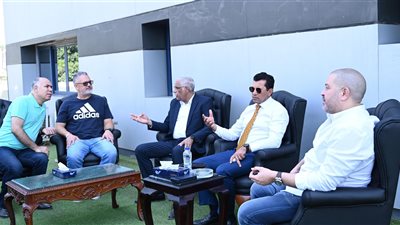 وزير الرياضة يجتمع مع رئيسي اتحاد الكرة ورابطة الأندية ومدرب المنتخب الأولمبي