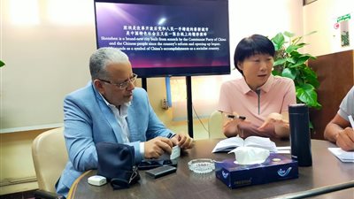 وفد صيني يزور مركز الحرف التقليدية في الفسطاط