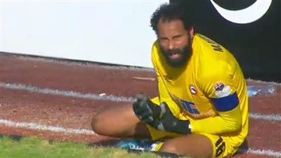 جنش يتعرض لإصابة قوية في اليد خلال مباراة فيوتشر والجونة 