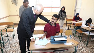 بعد فشله في الحصول على امتحان الفيزياء.. شاومينج: إنتم خبتوا ولا إي مفيش حد يصور؟!