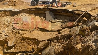 هبوط أرضي أعلى طريق السويس البطيء تجاه الرحاب