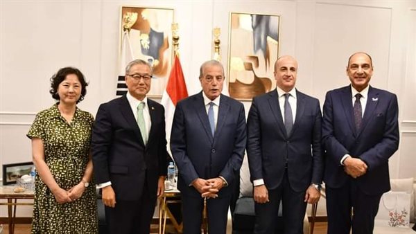 المحافظ يلتقي سفير