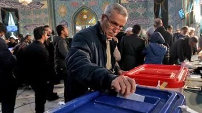 انتخابات الرئاسة بإيران.. خامنئي أول المصوتين وإقبال شعبي بعد فتح مراكز الاقتراع