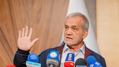 نتائج أولية للانتخابات الرئاسية الإيرانية.. مسعود بزشيكيان 43% ثم سعيد جليلي 36% 