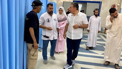 محافظ مطروح يتابع حالة ضحايا ومصابي حادث انقلاب أتوبيس سياحي