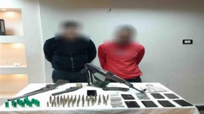 حشيش وهيروين وآيس.. ضبط عنصرين إجراميين بحوزتهما مخدرات وأسلحة بالبحيرة