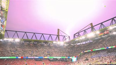 يويفا يعلق على إيقاف مباراة ألمانيا والدنمارك بسبب الطقس