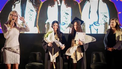 السفير الفرنسي بالقاهرة يكرم أوائل الثانوية الفرنسية