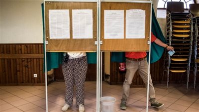 الانتخابات الفرنسية.. تقارير تؤكد تقدم اليمين المتطرف وتحالف ماكرون بالمركز الثالث