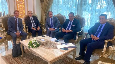 وزير التجارة يبحث مع شركات عالمية فرص الاستثمار في مصر بمجالي طاقة الرياح وإنتاج التوربينات 
