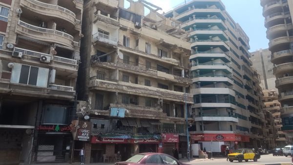 عمارة آيلة للسقوط