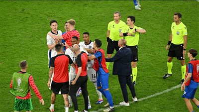 القصة الكاملة لـ شجار ديكلان رايس مع مدرب منتخب سلوفاكيا في يورو 2024