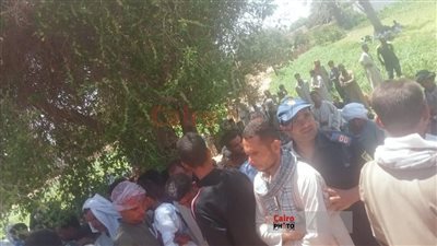 محاولات لاستخراج شاب سقط في بئر بعمق 8 أمتار بالمنيا | بث مباشر