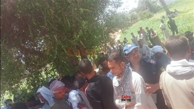 بعد 7 ساعات بحث.. مصرع شاب سقط داخل بئر في المنيا| بث مباشر