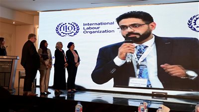 العمل الدولية في مصر تكرم المخرج مهند دياب على جائزة إكسيل إفريقيا 