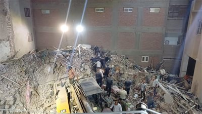 الحماية المدنية بأسيوط تنتشل جثمان الضحية السابعة من أسفل أنقاض المنزل المنهار