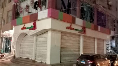 محافظ الفيوم يشدد على ضرورة تطبيق الإجراءات القانونية ضد المخالفين لقرار غلق المحال التجارية