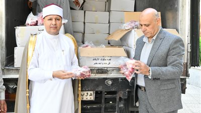 تمهيدا لتوزيعها على المستحقين.. محافظ قنا يشهد استلام 2 طن لحوم صكوك الأضاحي