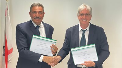 توقيع مذكرة تفاهم بين هيئتي ميناء دمياط وموانئ شمال البحر التيراني للتعاون في الهيدروجين الأخضر