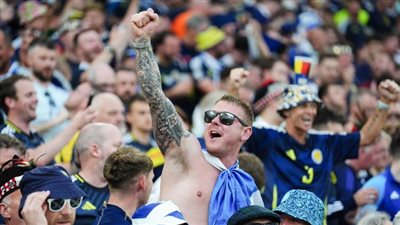 بسبب إلقاء الزجاجات والمتعلقات.. الاتحاد الأوروبي يقرر تغريم أسكتلندا وسويسرا والمجر