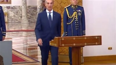 عمرو طلعت يؤدي اليمين الدستورية أمام الرئيس السيسي وزيرا للاتصالات